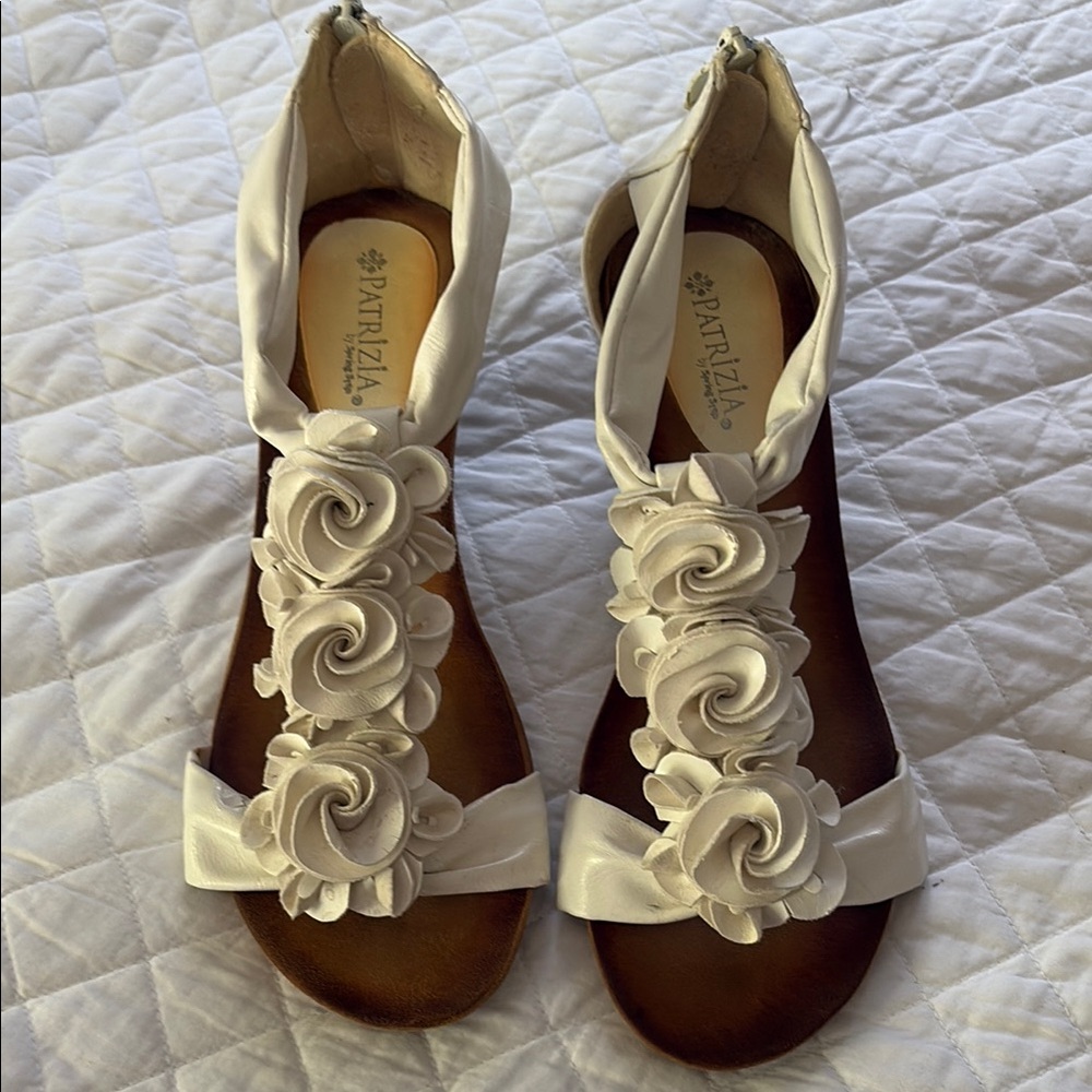Patrizia by Spring Step Women's White Floral Sandals size 9-10